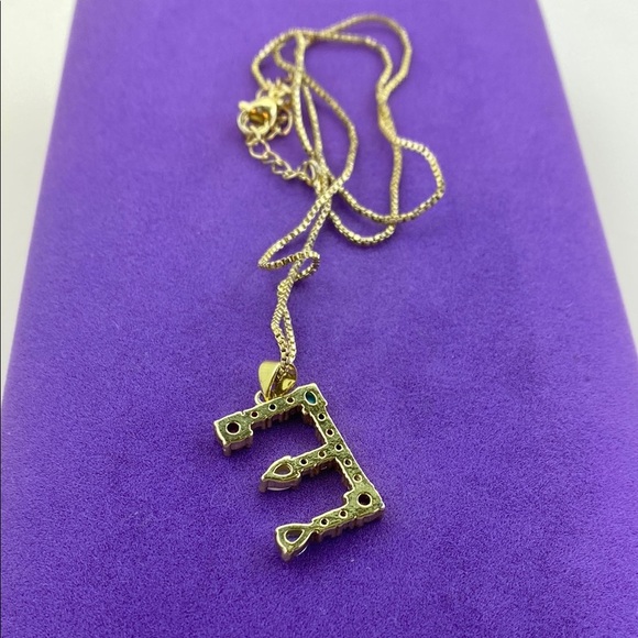 💛 18k Yellow Gold Plated Colorful Gemstone Initial 'E' Pendant Necklace - Picture 4 of 5